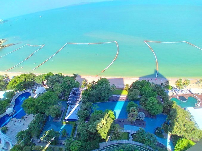Condominium for sale Northpoint Pattaya showing the pool and sea view Condominium for sale Northpoint Pattaya showing the pool and sea view