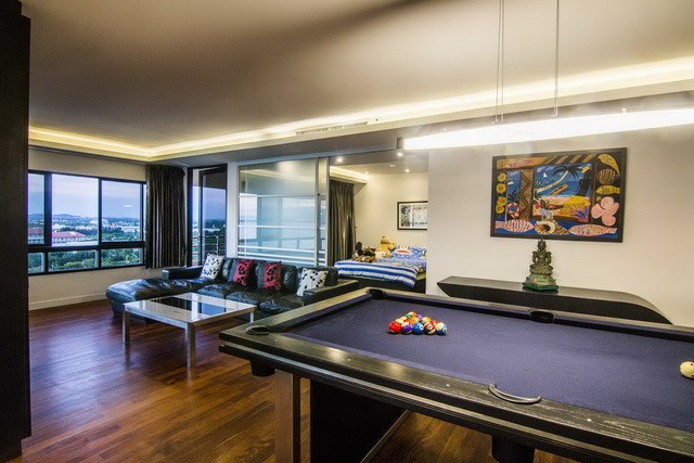 Condominium for sale Ocean Marina Pattaya showing the living area Condominium for sale Ocean Marina Pattaya showing the living area