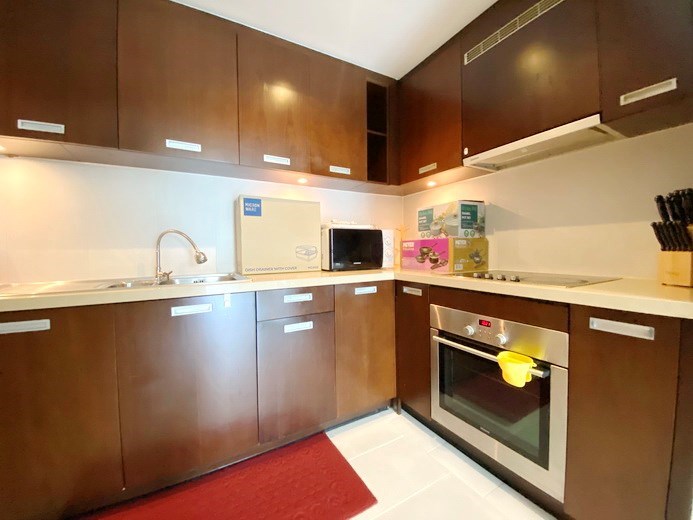 Condominium for sale Pattaya showing the kitchen