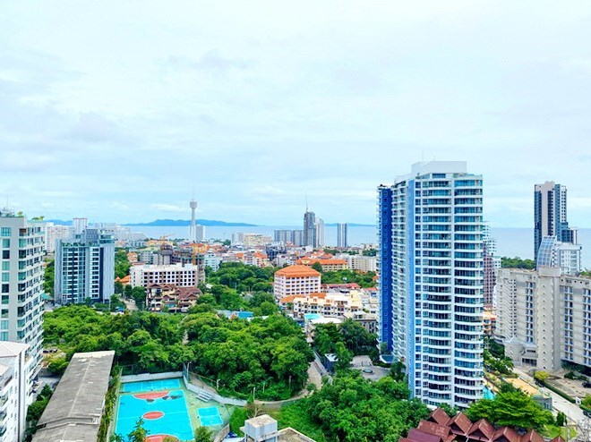 Condominium for sale Pratumnak Hill showing the balcony view 