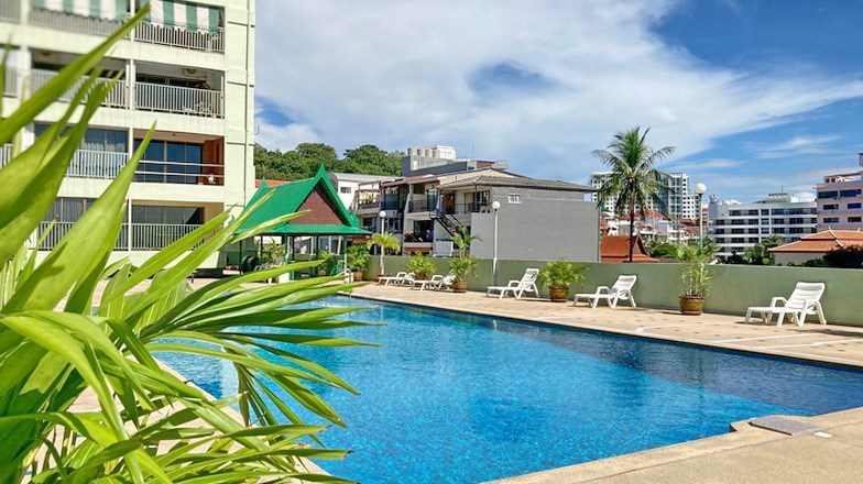 Condominium for sale Pratumnak Pattaya showing the communal pool Condominium for sale Pratumnak Pattaya showing the communal pool