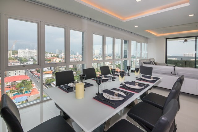 Condominium for sale Pratumnak Pattaya showing the dining area Condominium for sale Pratumnak Pattaya showing the dining area