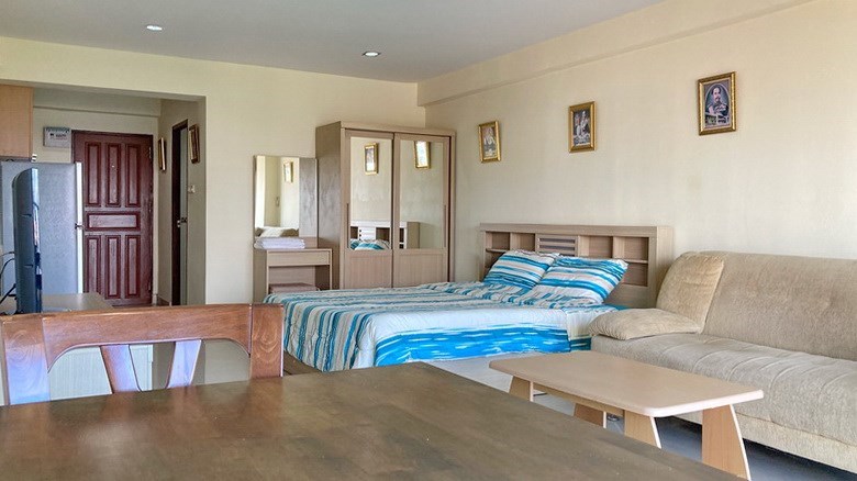 Condominium for sale Pratumnak Pattaya showing the dining area Condominium for sale Pratumnak Pattaya showing the dining area