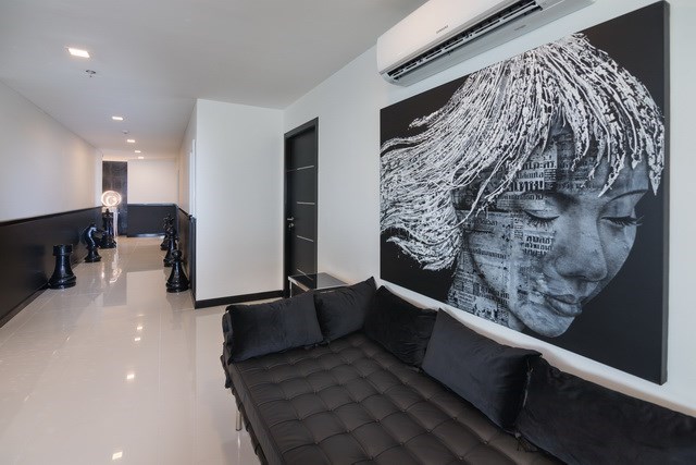 Condominium for sale Pratumnak Pattaya showing the direct elevator entry Condominium for sale Pratumnak Pattaya showing the direct elevator entry