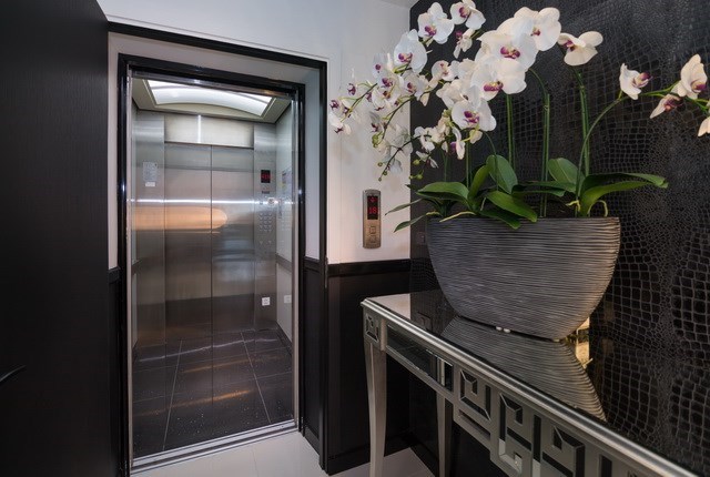 Condominium for sale Pratumnak Pattaya showing the direct elevator Condominium for sale Pratumnak Pattaya showing the direct elevator
