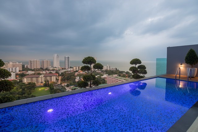 Condominium for sale Pratumnak Pattaya showing the private pool and view Condominium for sale Pratumnak Pattaya showing the private pool and view