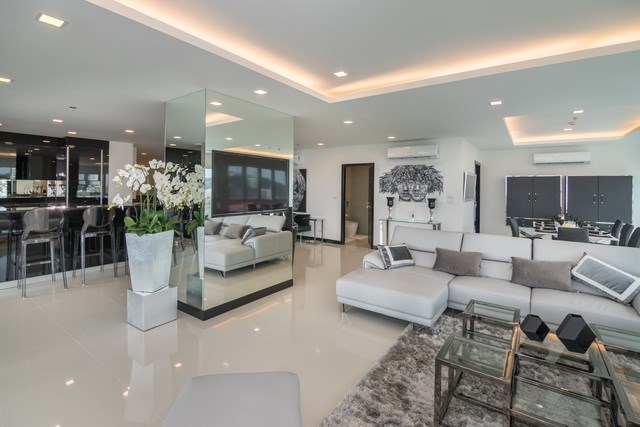 Condominium for sale Pratumnak Pattaya showing the open plan concept Condominium for sale Pratumnak Pattaya showing the open plan concept