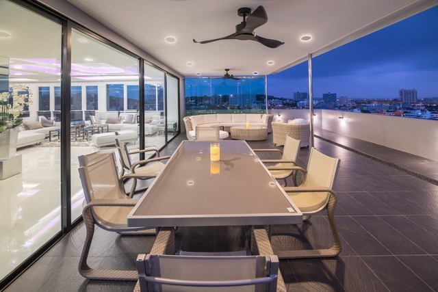 Condominium for sale Pratumnak Pattaya showing the large balcony Condominium for sale Pratumnak Pattaya showing the large balcony