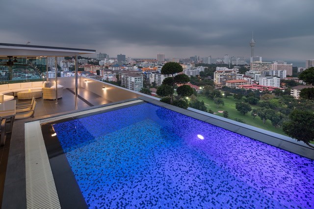 Condominium for sale Pratumnak Pattaya showing the balcony and pool Condominium for sale Pratumnak Pattaya showing the balcony and pool