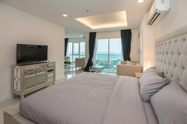 Condominium for sale Pratumnak Pattaya showing the second bedroom and living area Condominium for sale Pratumnak Pattaya showing the second bedroom and living area