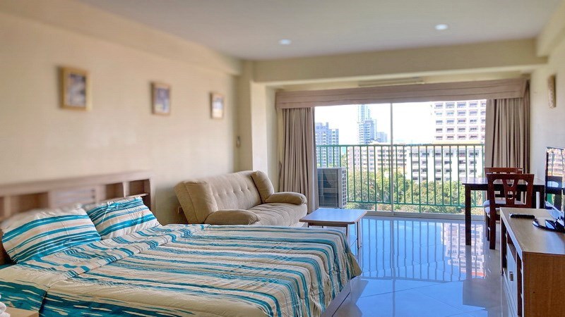 Condominium for sale Pratumnak Pattaya showing the sleeeping, living and dining areas Condominium for sale Pratumnak Pattaya showing the sleeeping, living and dining areas
