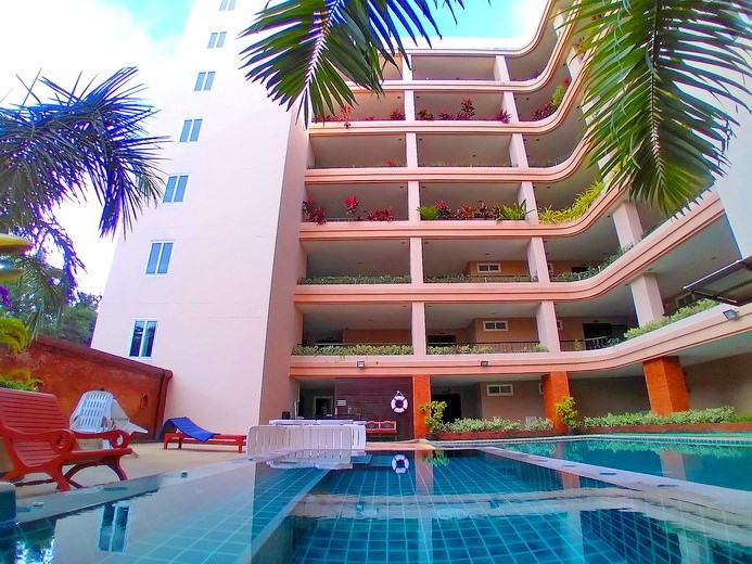 Condominium for sale Pratumnak Hill showing the pool and building Condominium for sale Pratumnak Hill showing the pool and building