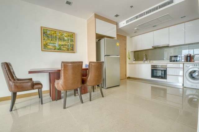 Condominium for sale Wong Amat showing the dining and kitchen areas Condominium for sale Wong Amat showing the dining and kitchen areas