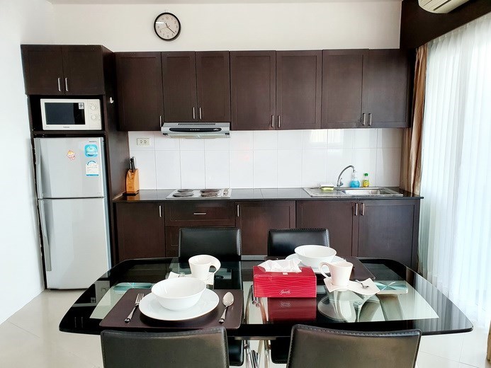 Condominium for sale Wong Amat Pattaya showing the kitchen 