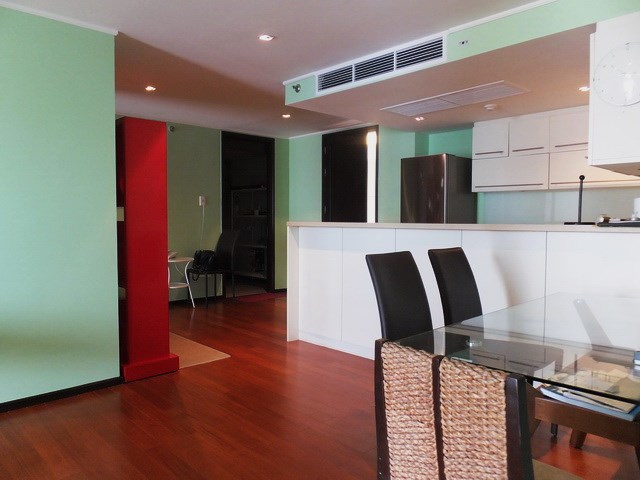 Condominium for sale Northshore Pattaya showing the dining and kitchen areas