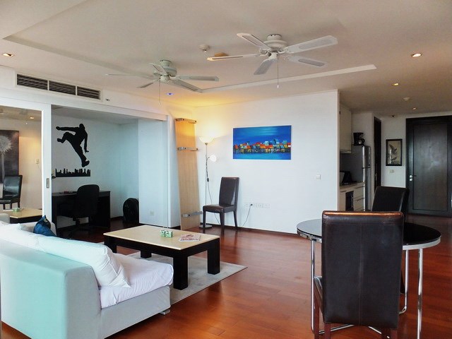 Condominium for sale Northshore Pattaya showing the open plan concept