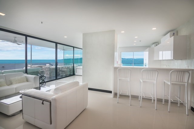 Condominium for sale Pratumnak Pattaya showing the open plan concept and terraces Condominium for sale Pratumnak Pattaya showing the open plan concept and terraces