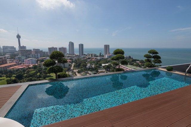 Condominium for sale Pratumnak Pattaya showing the private pool with view Condominium for sale Pratumnak Pattaya showing the private pool with view