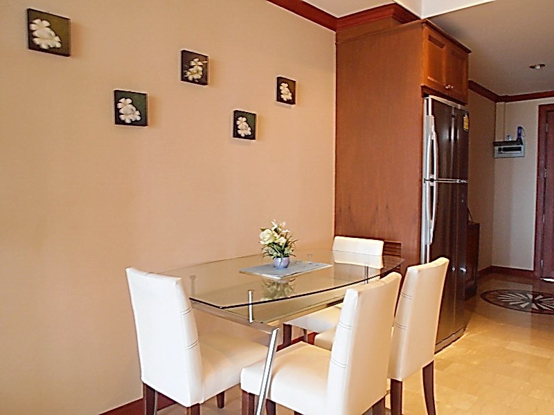 Condominium for sale Jomtien Pattaya showing the dining area