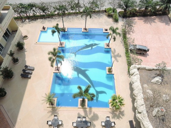  Condominium for rent Pratumnak Pattaya showing the balcony view of the pool