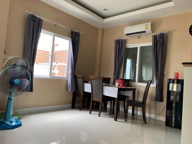 House for sale East Pattaya showing the dining area 