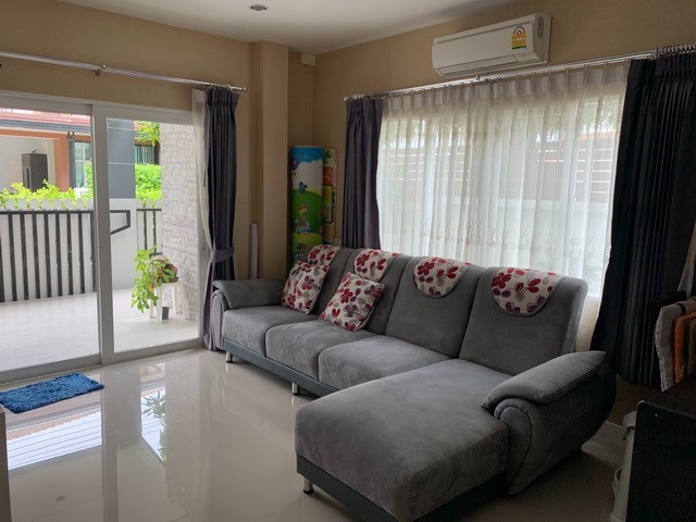 House for sale East Pattaya showing the living area 