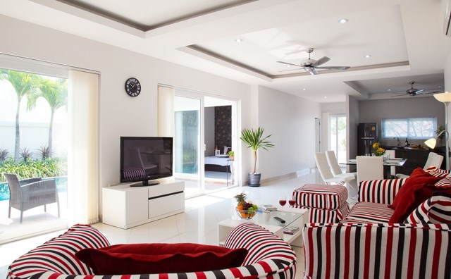 House For Sale Huay Yai showing the living area and terraces House For Sale Huay Yai showing the living area and terraces
