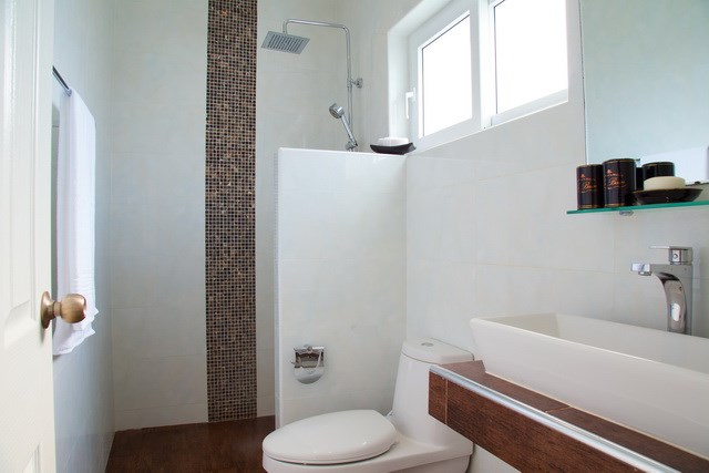 House For Sale Huay Yai showing the second bathroom House For Sale Huay Yai showing the second bathroom