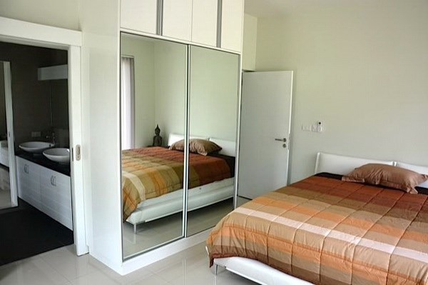 House for sale Pattaya Huay Yai showing a bedroom House for sale Pattaya Huay Yai showing a bedroom