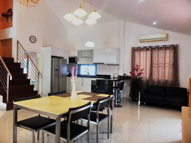 House for Rent East Pattaya showing the dining, lounge and kitchen areas 