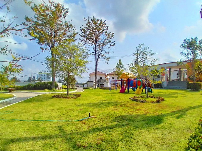 House for rent East Pattaya showing the communal playground House for rent East Pattaya showing the communal playground