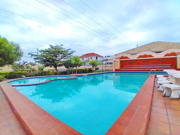 House for rent East Pattaya showing the communal pool