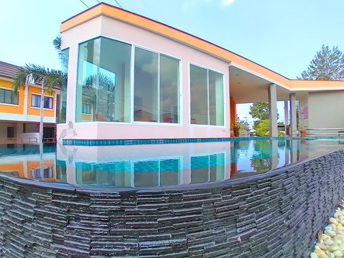 House for rent East Pattaya showing the communal pool House for rent East Pattaya showing the communal pool