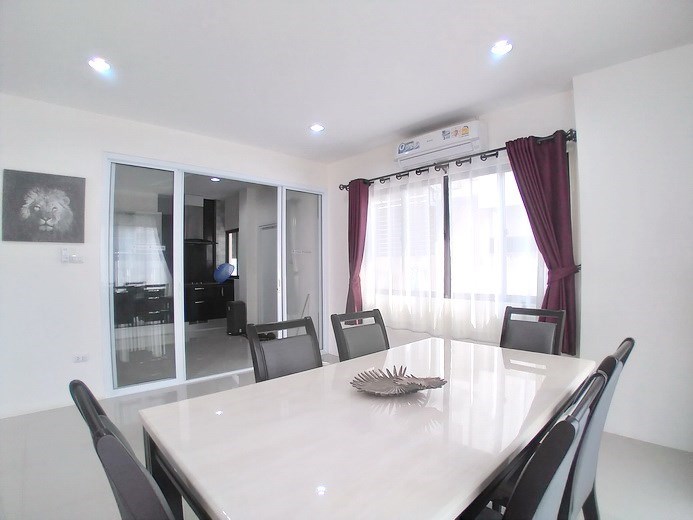 House for rent East Pattaya showing the dining and kitchen areas House for rent East Pattaya showing the dining and kitchen areas