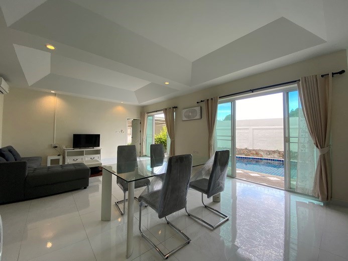 House for rent East Pattaya showing the dining and living areas 