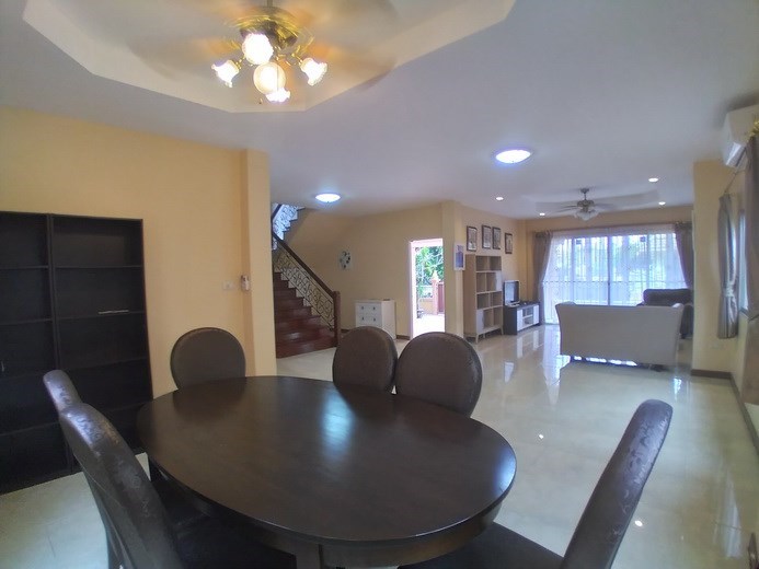 House for rent East Pattaya showing the dining and living areas 