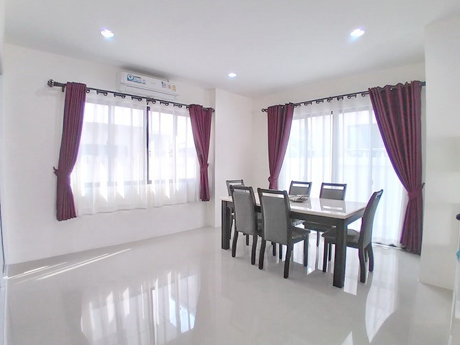 House for rent East Pattaya showing the dining area House for rent East Pattaya showing the dining area