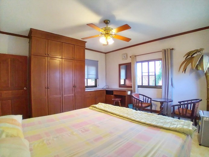 House for rent South Pattaya showing the fourth bedroom with wardrobes 