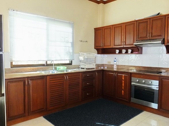 House for rent East Pattaya showing the kitchen