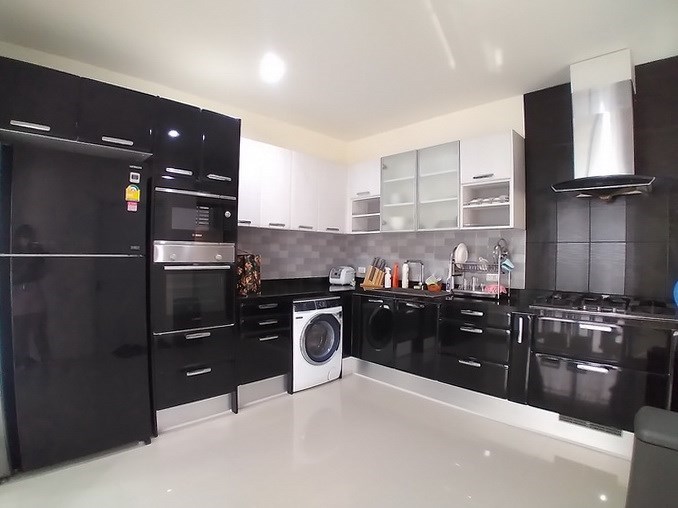 House for rent East Pattaya showing the kitchen House for rent East Pattaya showing the kitchen