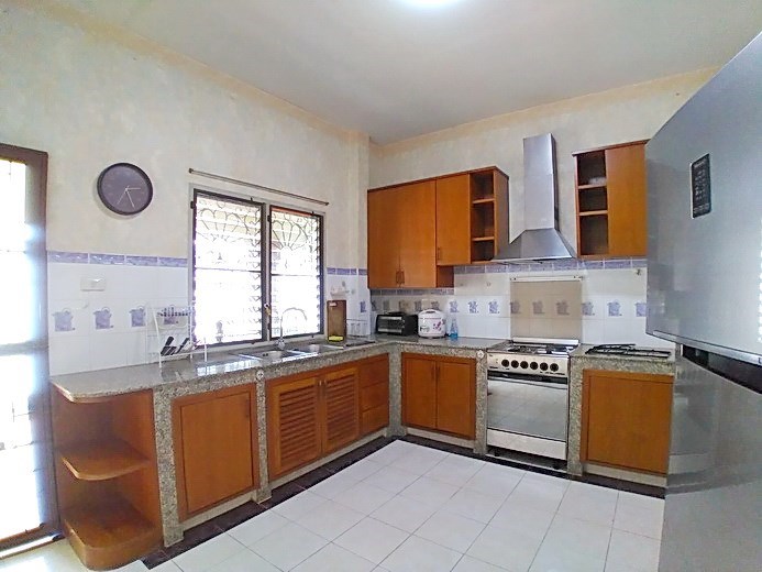 House for rent East Pattaya showing the kitchen 