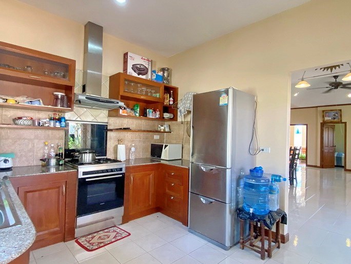 House for rent East Pattaya showing the kitchen 