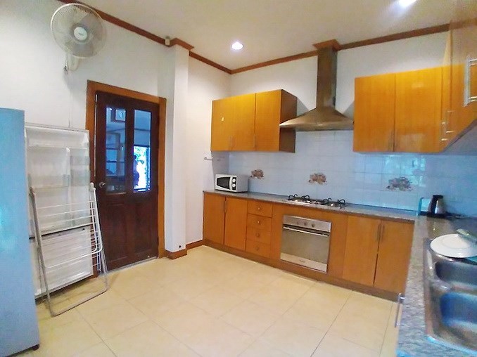 House for rent East Pattaya showing the kitchen 