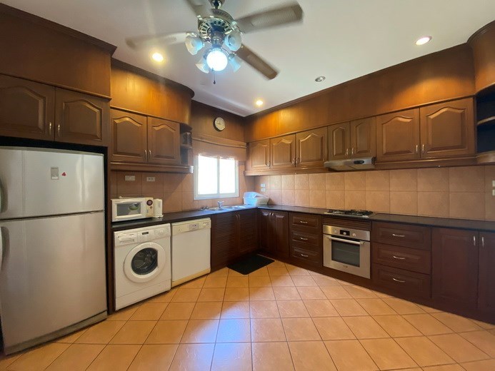 House for rent East Pattaya showing the kitchen 