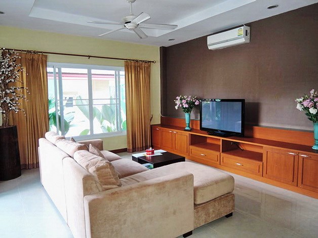 House for rent East Pattaya showing the living room 