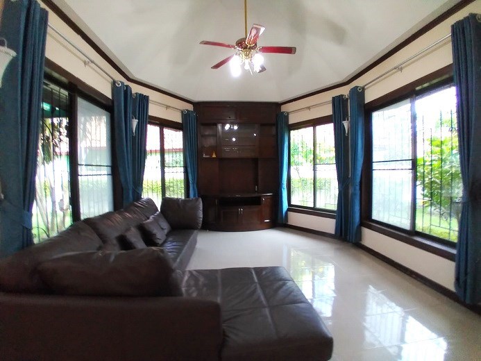 House for rent East Pattaya showing the living room 