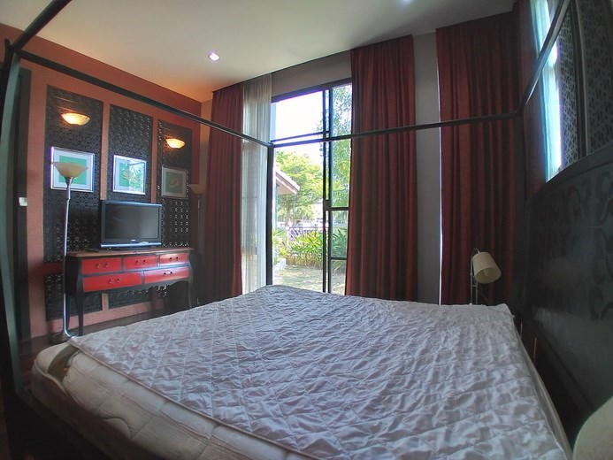 House for rent East Pattaya showing the master bedroom 