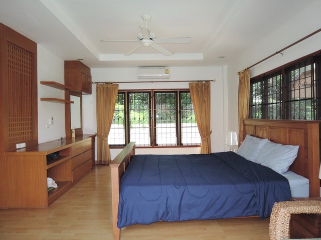 House for rent East Pattaya showing the master bedroom 