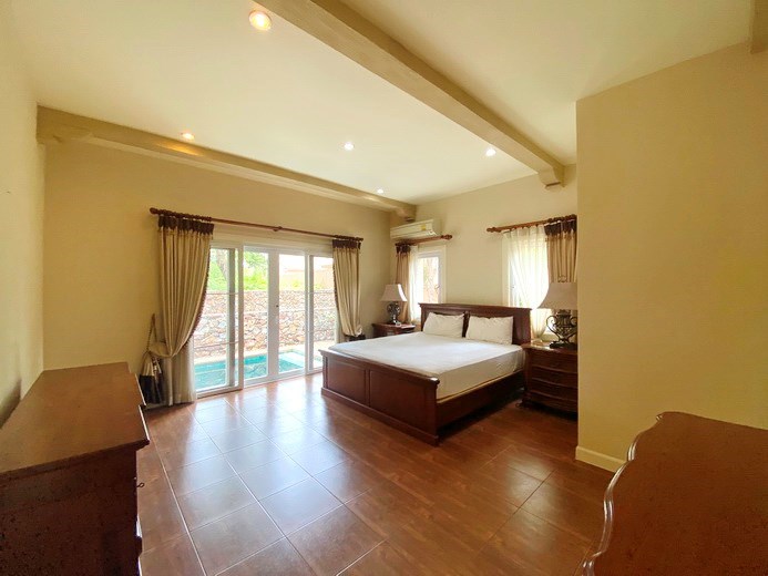 House for rent East Pattaya showing the master bedroom 