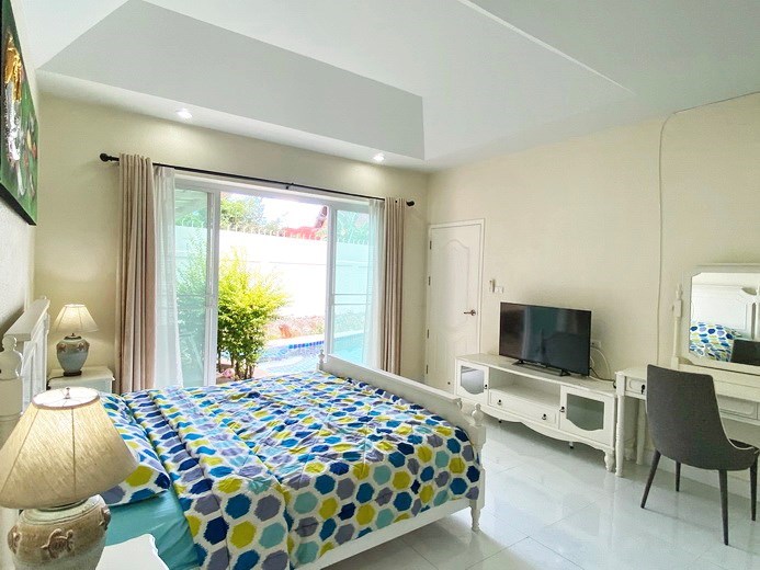 House for rent East Pattaya showing the master bedroom pool view 